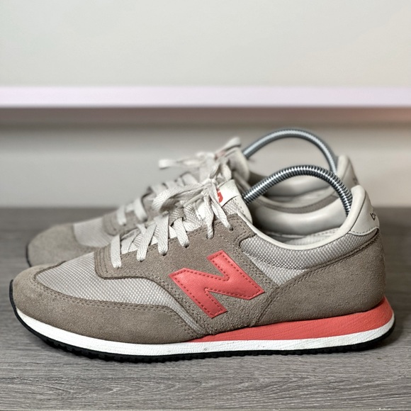 New Balance Athletic Shoes Womens Size 9 - Picture 3 of 4